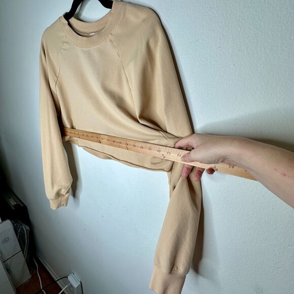 Alo Yoga Tan Go Washed and Worn Long Sleeve Boat Neck Boxy Crop Sweatshirt L - Picture 9 of 12